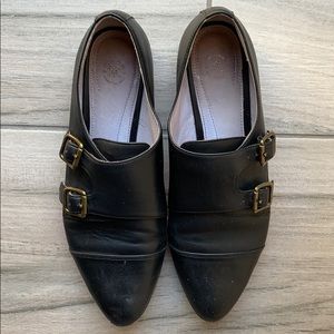 Black buckle oxford